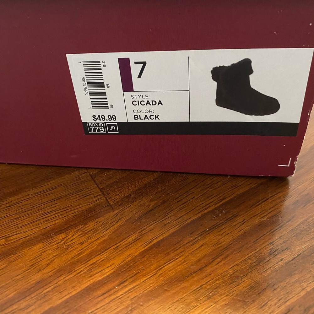 Black Cicada slip on  ankle boots fur on upper portion - Picture 2 of 4